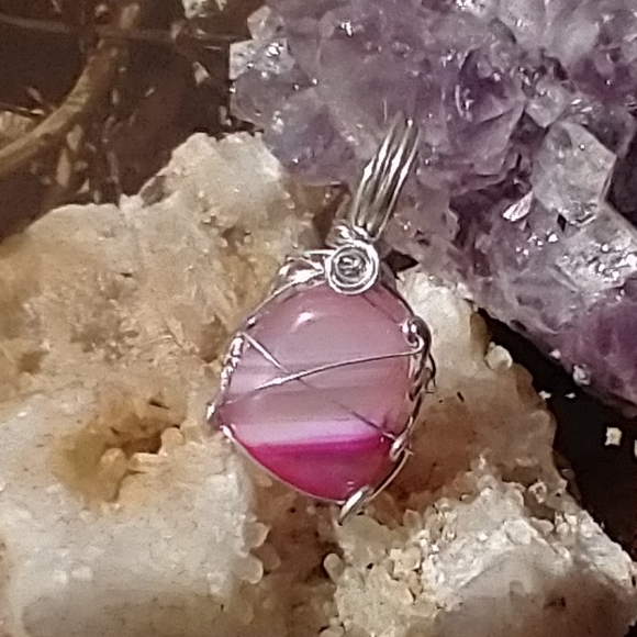 🤑 3/$10 Wire Wrapped Pink Agate Pendant - Picture 5 of 5